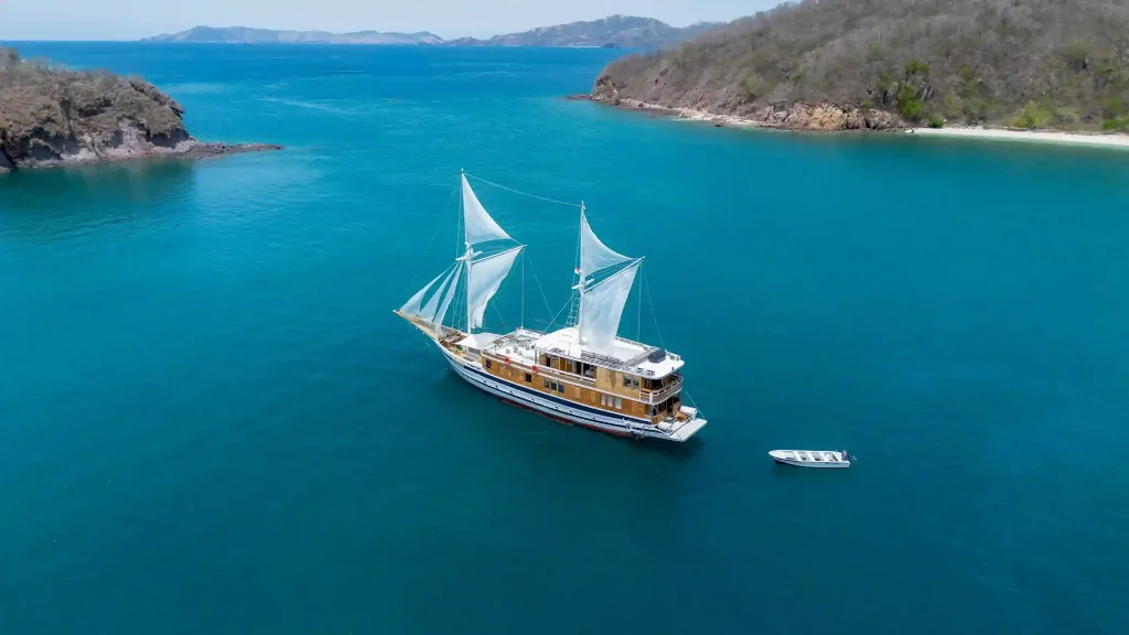 Phinisi vs Yacht in Labuan Bajo: Which Should You Charter? (2026)