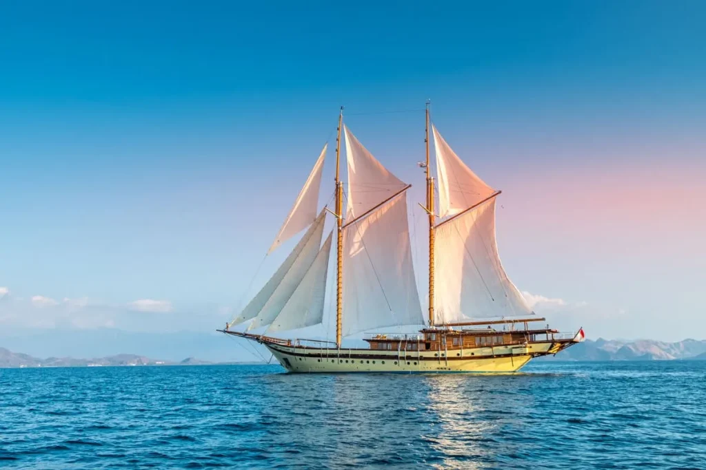 Phinisi Boat Types, Sizes & Classes — Complete Guide
