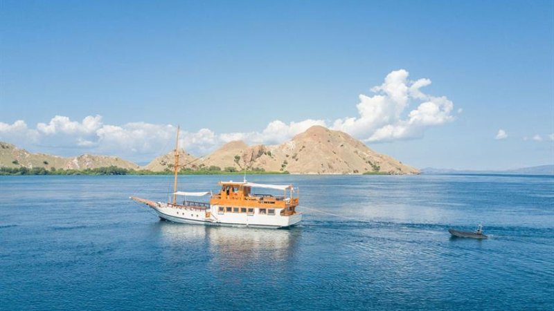 Kelana — Komodo liveaboard dive vessel